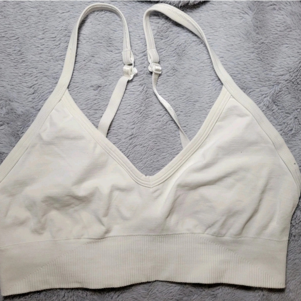 Lululemon Ebb to Street Bra Light Support C/D Cup in White Size 6